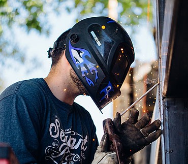 Providing drilling services